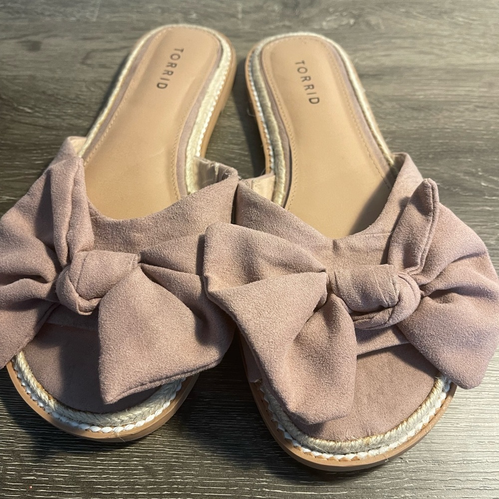 Torrid Dusty Pink Bow Sandles 10w